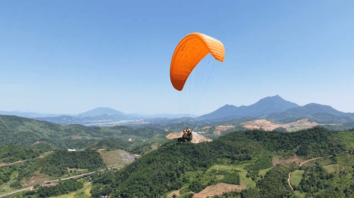 Các Hoạt Động Trải Nghiệm Thể Thao Ngoài Trời Tại Hà Nội – Dù Lượn Đang Trở Thành Xu Hướng Mới