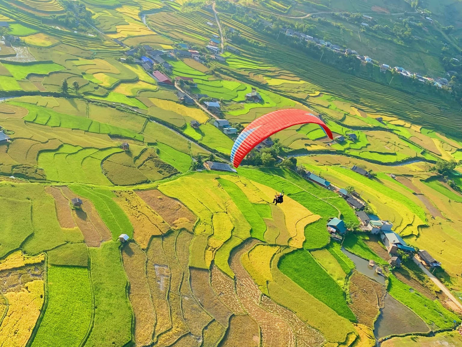 Lễ hội dù lượn Mùa Vàng 2026 tại đèo Khau Phạ